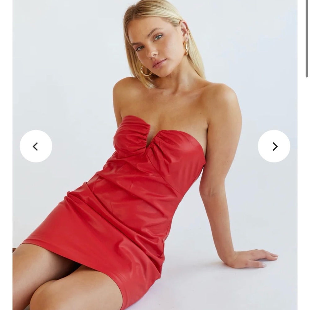 American Threads Avril Strapless Faux Leather Bodycon Mini Dress
Size Small